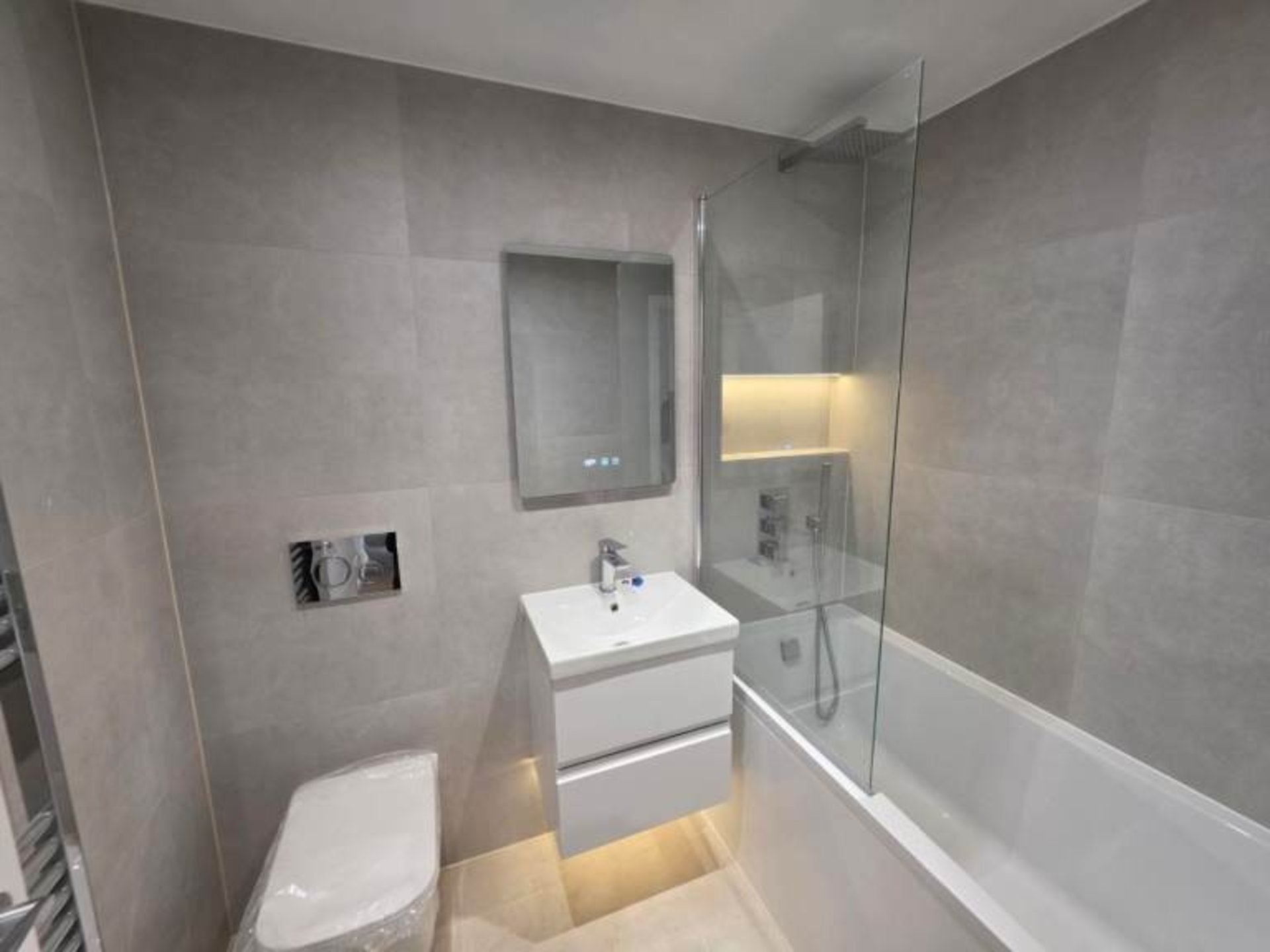 a stunning modern 2 bethroom apartment – 3