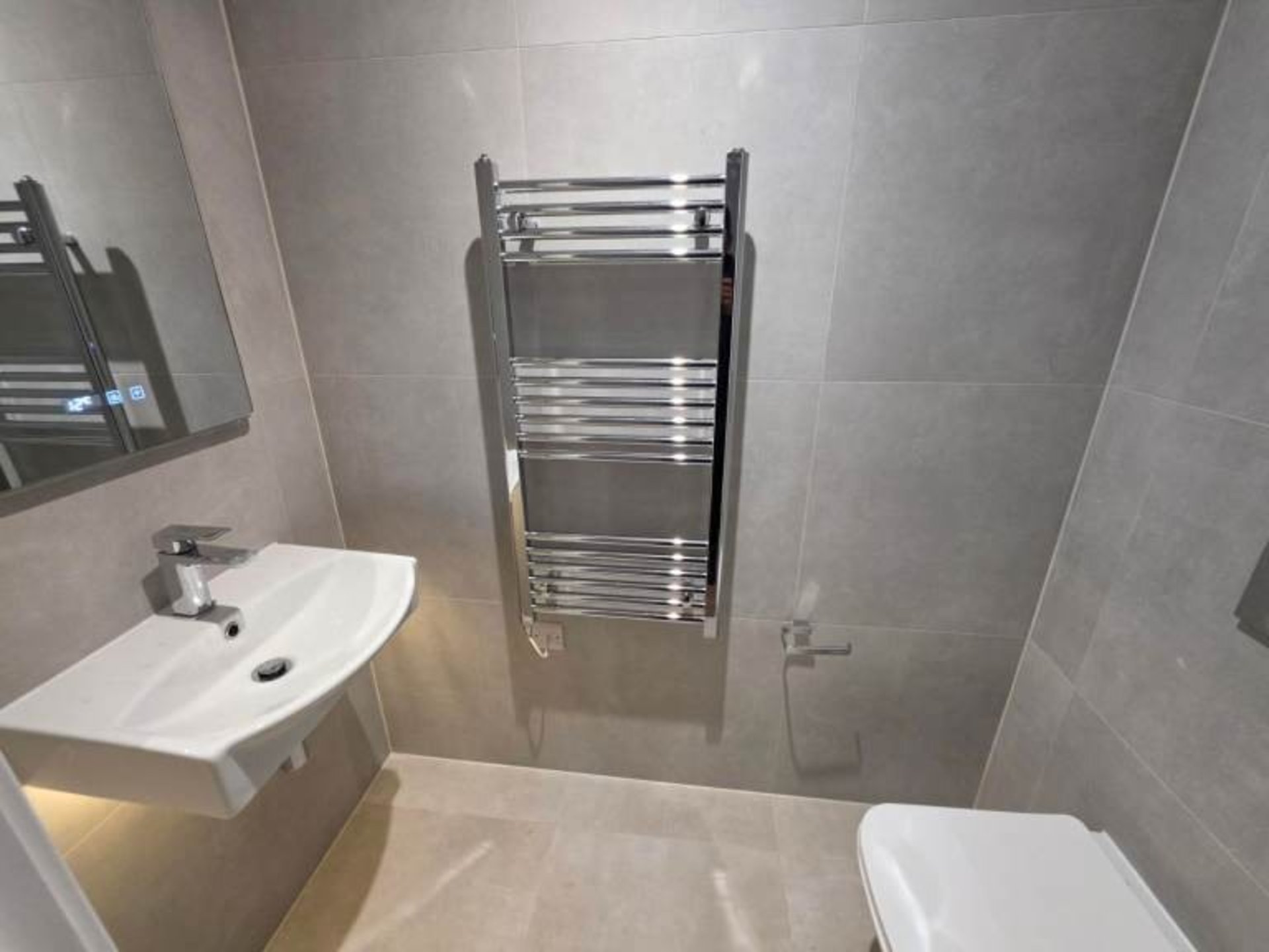 a stunning modern 2 bethroom apartment – 4